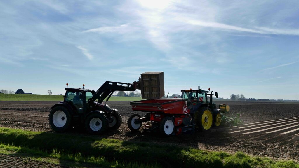 Trekker-voorlader-kantelaar-scaled